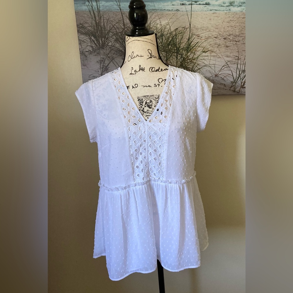 DR2 White eyelet polka dot blouse, V neck, size medium